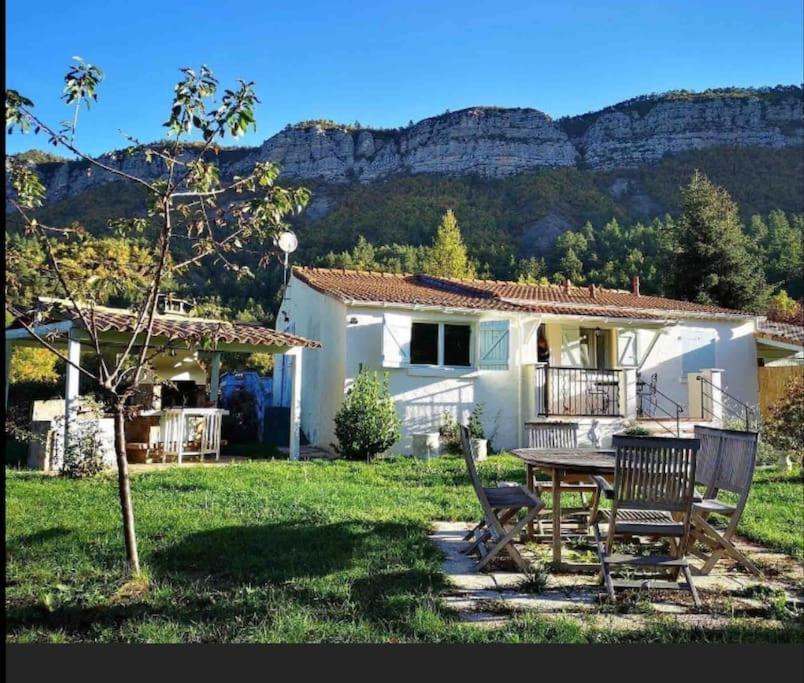 La Maison Des Pins แซ็งต์-จูเลียง-ดู-แวร์ดง ภายนอก รูปภาพ