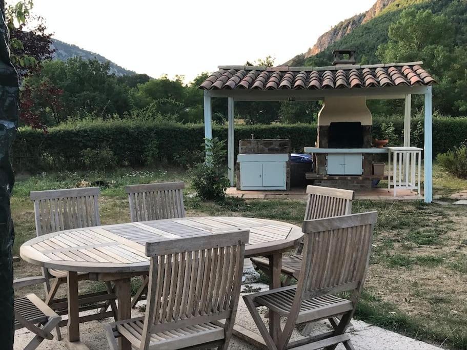 La Maison Des Pins แซ็งต์-จูเลียง-ดู-แวร์ดง ภายนอก รูปภาพ